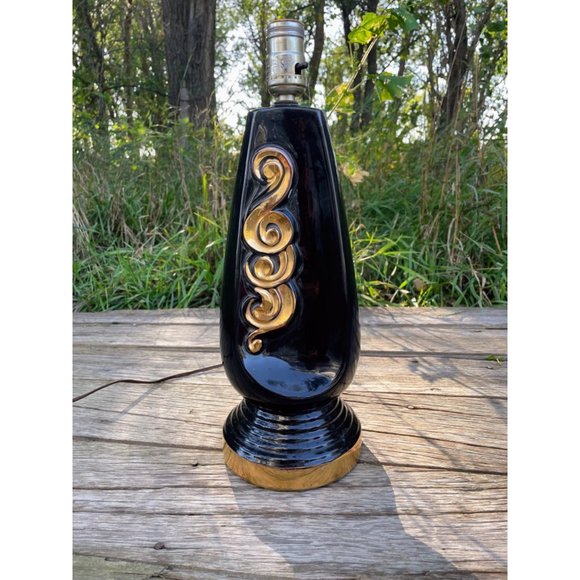 Vintage MCM Black & Gold Ceramic Table Lamp - Picture 14 of 16